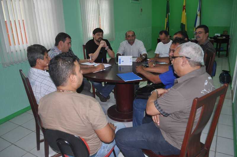 Representantes do comércio pedem apoio para conter venda de produtos estrangeiros dentro do município pelos ambulantes