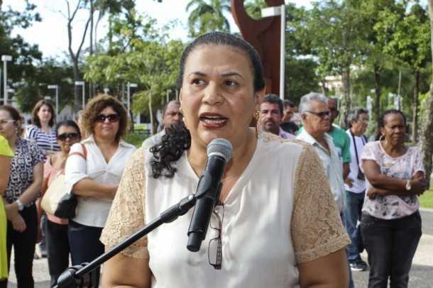 A secretária de Saúde, Suely Melo, em discurso durante a solenidade (Gleilson Miranda/Secom)