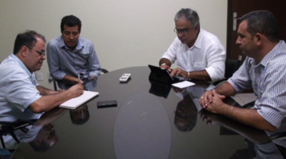 Dr Betinho, prefeito de Assis Brasil, foi recebido por assessores do governador/Foto: Gina Menezes