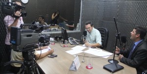 Em entrevista com Woshington Aquino, ao vivo no programa Gente em Debate e Rede Aldeia de televisão ao vivo - Foto: Alexandre Lima