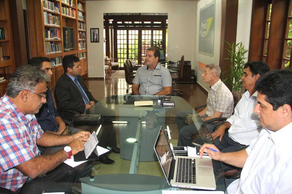 Governador Tião Viana recebeu André Hassem e seu secretário de saúde James andrade, em seu gabinete - Fotos: Alexandre Lima