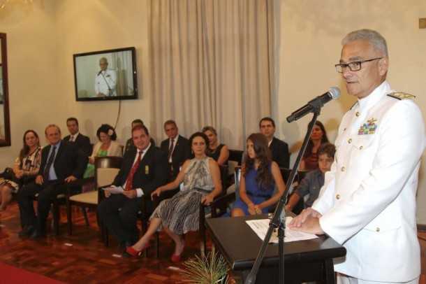 Reconhecimento ao apoio à  Marinha A honraria foi entregue pelo vice-almirante Antônio Carlos Frade Carneiro, do 9° Distrito Naval com sede em Manaus (Foto: Gleilson Miranda/Secom)