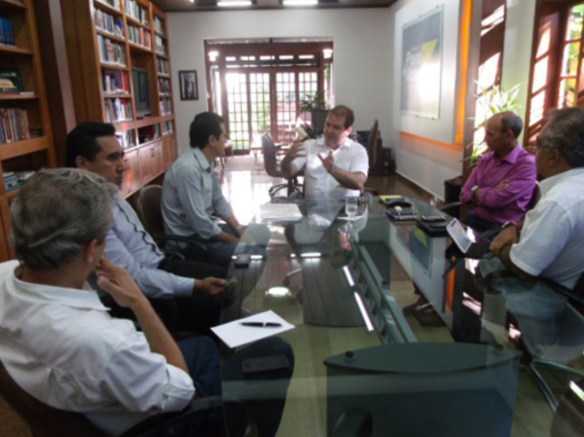 A reunião foi realizada no gabinete civil do governador e contou com a presença dos assessores governamentais/Foto: Gina Menezes
