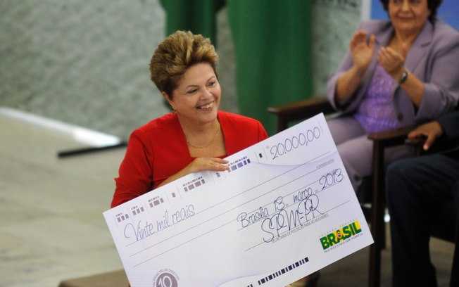 Dilma lança, em cerimônia no Palácio do Planalto, programa de combate à violência contra a mulher -  Agência Brasil