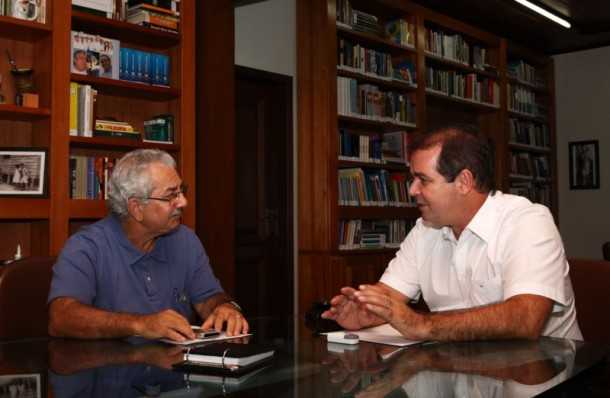 O governador Tião Viana e o secretário de Justiça e Direitos Humanos, Nilson Mourão (Foto: Sérgio Vale/Secom)