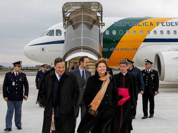 Presidente desembarca em Roma após viajar em avião oficial da Presidência da República (Foto: Roberto Stuckert Filho/PR)