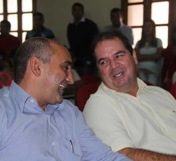 Prefeito Everaldo Gomes e o governador Tião Viana durante solenidade em Brasiléia - Foto: Alexandre Lima