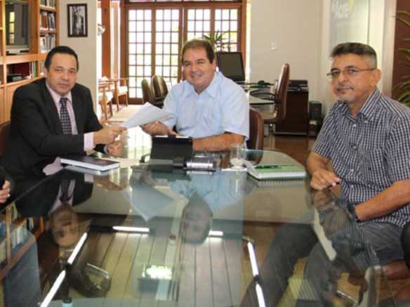 Deputado Manoel Moraes em visita ao governador Tião Viana/Foto: Assessoria