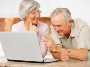 Pessoas com mais de 60 anos de idade recebem primeiro o pagamento da Receita Federal - Thinkstock/Getty Images