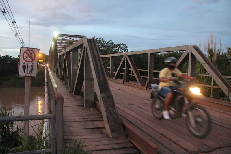 Ponte receberá uma manta geotécnica e uma camada de asfalto após troca de pranchas - Foto: Alxandre Lima