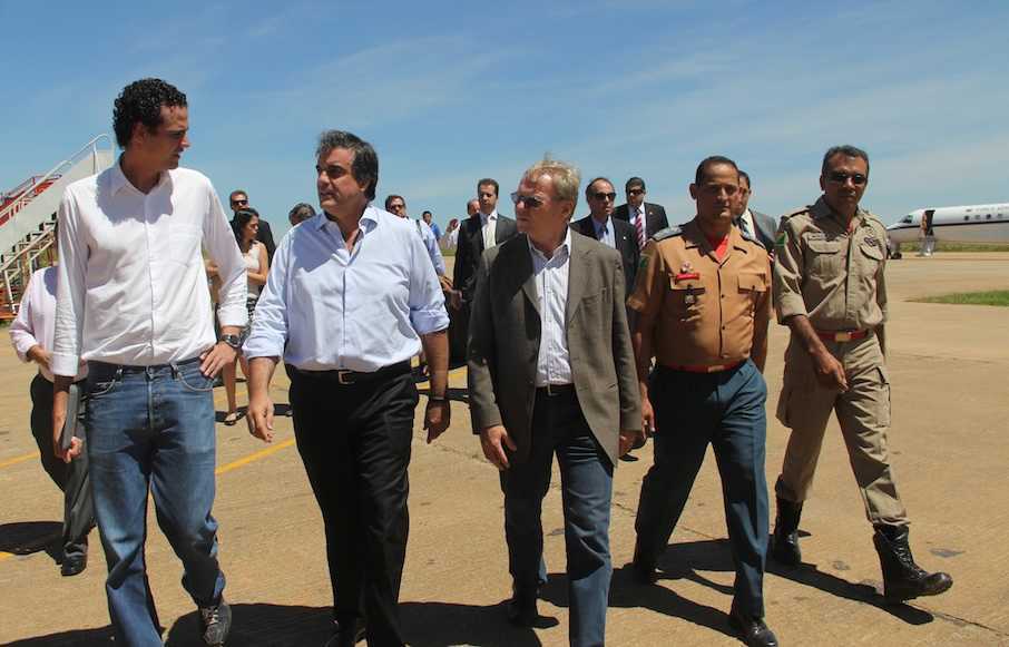Ministro da Justiça do Brasil, José Eduardo Cardoso, em sua chegada no aeroporto de Cobija, capital de Pando (Bolívia) - Foto: Alexandre Lima