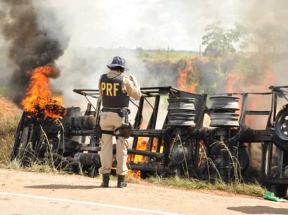 O acidente envolveu quatro veículos e causou a morte do piloto da motocicleta/Foto: Agência ContilNet