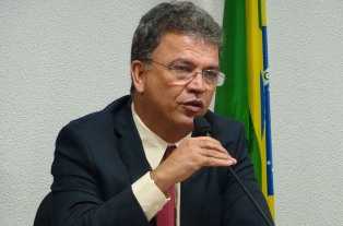 Uma das primeiras tentativas de Petecão foi o PSB, do vice-governador César Messias (Foto: Agência Senado)