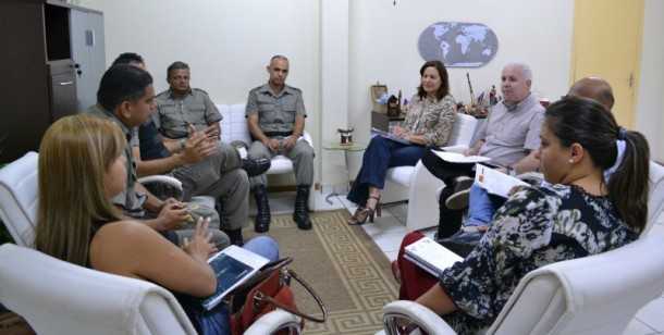 Reunião da direção do IDM com os representantes da Polícia Militar sobre a pactuação de cursos para os guardas mirins (Foto Tamara Smoly)
