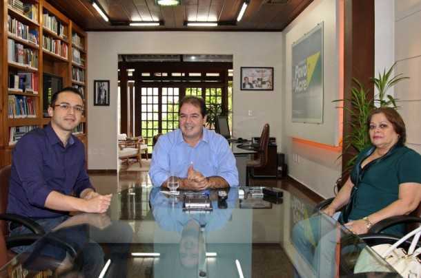 Lauro Julião de Souza Neto em reunião com o governador Tião Viana (Foto: Gleilson Miranda/Secom)