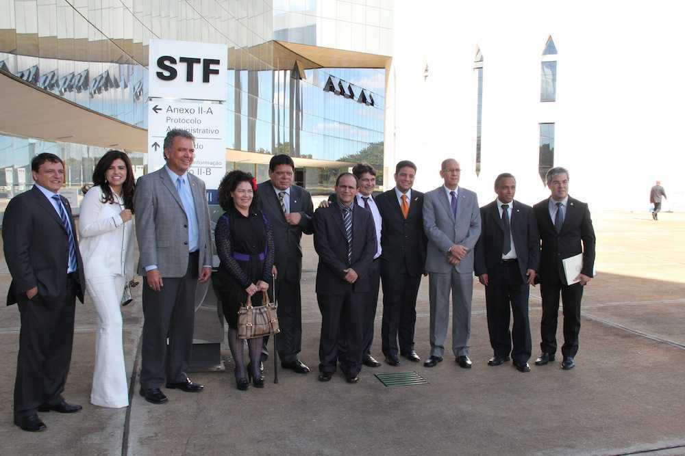 Deputados e senadores do Acre estiveram no STF na tarde desta terça-feira em busca de saídas para os servidores acreanos - Foto: Chico Araújo