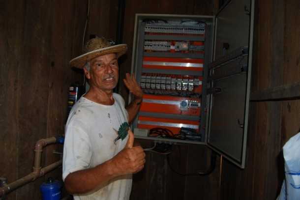 Raimundo Duarte de Oliveira, acessou crédito através do Pronaf Mais Alimentos e construiu galpão totalmente automatizado (Foto: Assessoria Seaprof)