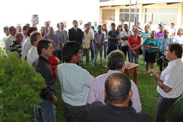 Vários produtores rurais participaram da solenidade nos jardins do Gabinete Civil (Foto: Gleilson Miranda/Secom)