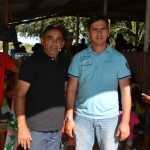 Everaldo Gomes (e) juntamente com o vereador Marivaldo na comunidade