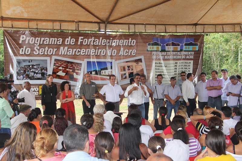 Marceneiros de Xapuri receberam nesta sexta-feira o Polo Moveleiro e a reforma do Parque Industral (Foto: Alexandre Lima)