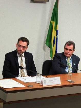 Amaury Oliva (esquerda), do Ministério da Justiça: 'parceiros estão investigando outros casos' - Foto:  Divulgação/Ministério da Justiça
