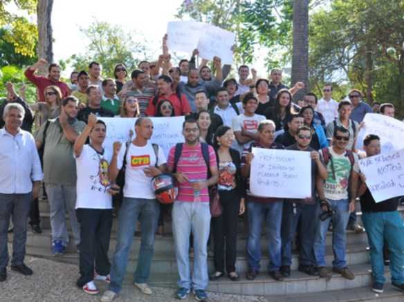 Dezenas de jornalistas acreanos se reuniram em frente à praça da Revolução no centro de Rio Branco/Foto: Agência ContilNet