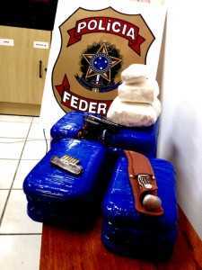 Cocaína, munição e arma branca apreendidos no final de semana - Foto: Assessoria