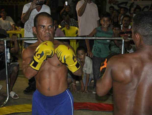 Nó de Pau é atração na luta de anões em Sena Madureira, interior do Acre (Foto: Divulgação)