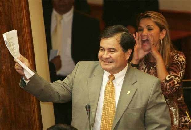 Roger Pinto, senador boliviano da oposição, em foto de abril de 2010 (Foto: Reuters)