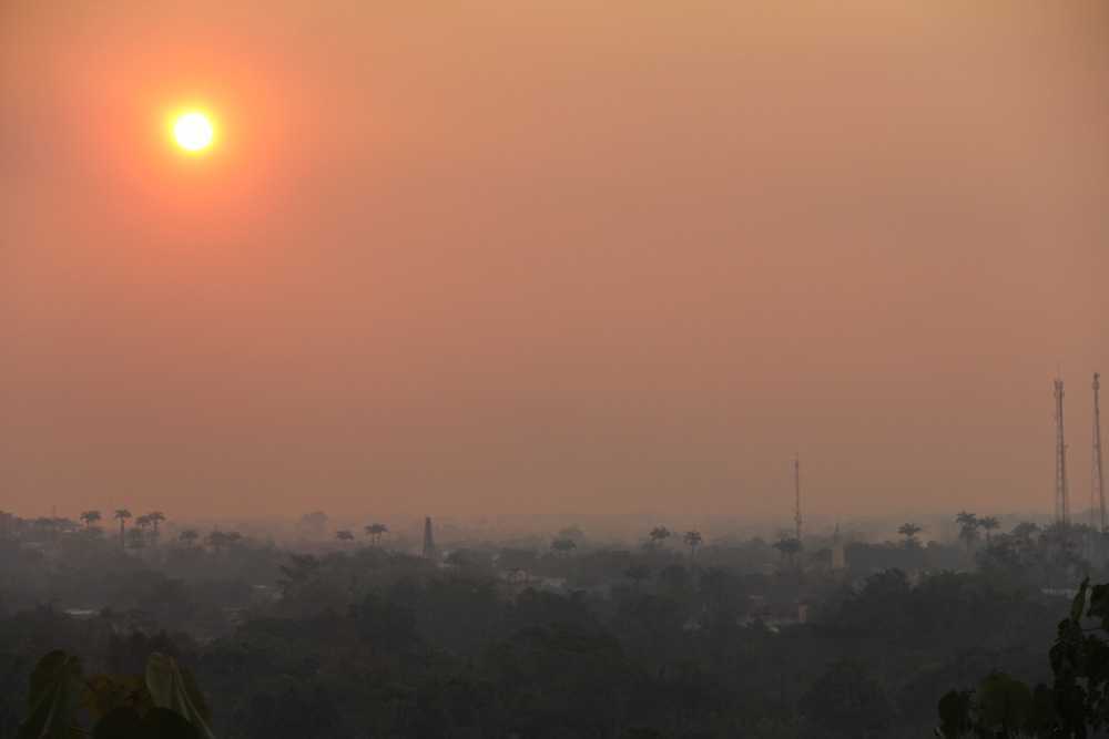 O sol ficou vermelho no final do dia devido a fumaça - Foto: Alexandre Lima