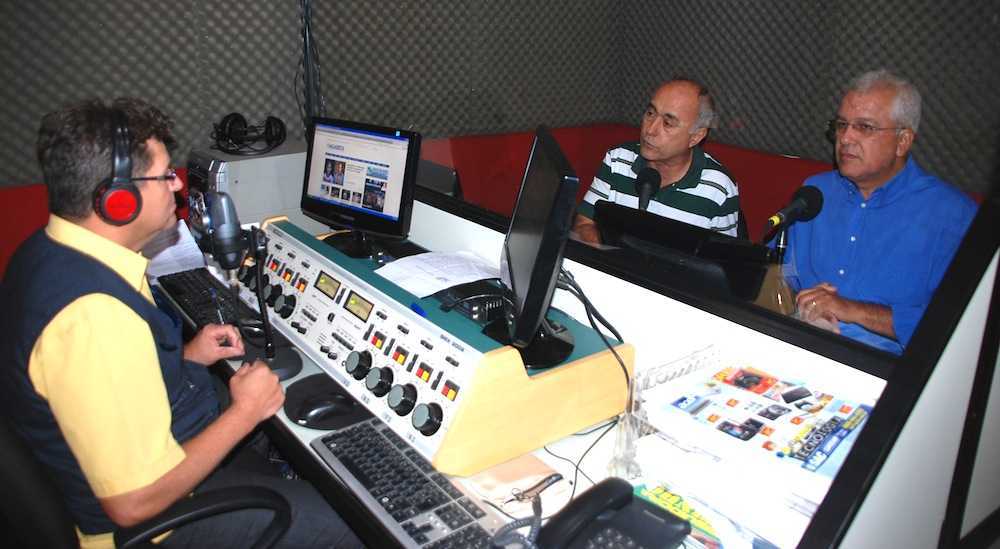 Bocalom durante entrevista em programa local de rádio de maior audiência na regional do Alto Acre - Foto: Assessoria
