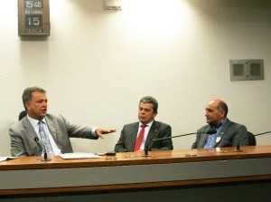 Juntamente com o senador Sérgio Petecão (PSD) e o deputado Thaumaturgo (PT)