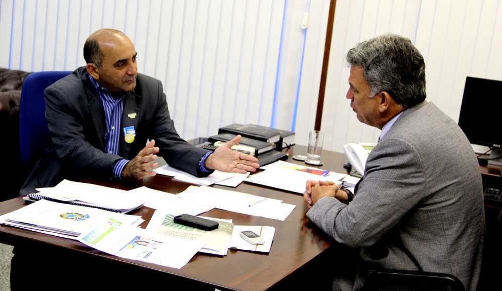Prefeito Everaldo foi recebido pelo senador Sérgio Petecão em seu gabinete em Brasília - Foto: Assessoria