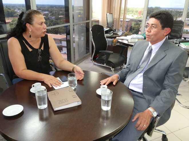 Presidente do Sindmed do Acre, José Ribamar em reunião recente com a secretaria de saúde do , Suely Melo/Foto: Agência