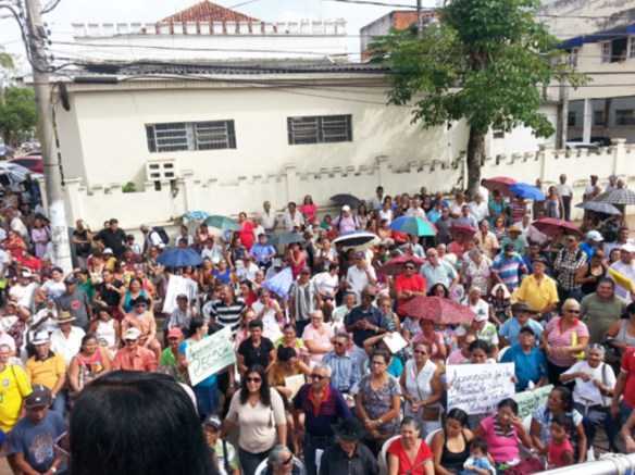 Os manifestantes se reuniram no centro da capital acreana, na Avenida Brasil/Foto: Agência ContilNet