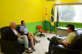 Prefeito Dr. Betinho recebe equipe do Instituto Dom Moacir em seu gabinete/Foto: Assessoria