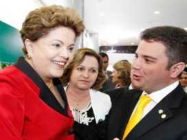 Deputado Gladson Cameli (PP) com a presidenta Dilma Rousseff (PT), em mais uma solenidade sobre o PAC 2 - Foto: Roberto Stuckert Filho