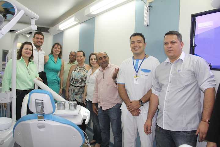 Prefeito Everaldo Gomes e secretários, visitaram as instalações do caminhão juntamente com representantes do SESC - Foto: Alexandre Lima