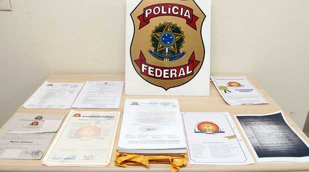 Alguns diplomas detidos pela Polícia Federal - Foto: G1