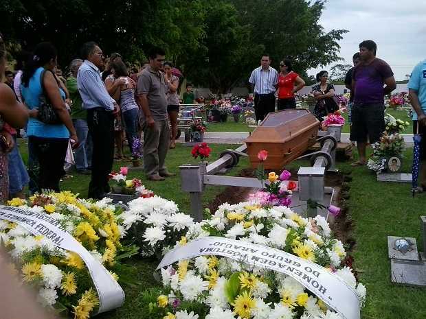 Ezi Melo foi sepultado na manhã deste domingo/Foto: Agência ContilNet