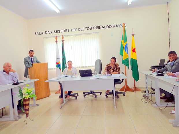Neudo Lopes reclama da demora para construir o espaço da nova delegacia e de uma sede do MPE em Assis BrasilFoto: Agência ContilNet