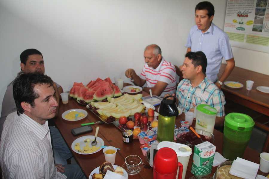 Gestores, secretários e funcionários participaram de um café da manhã antes da reunião para decidir o novo presidente - Alexandre Lima
