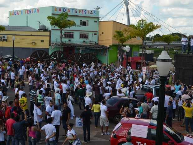 Divulgadores da Telexfree realizaram diversas manifestações em Rio Branco contra o bloqueio da empresa (Foto: Tácita Muniz/G1)