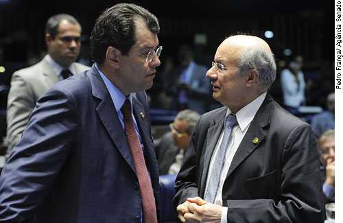 Os líderes do governo no Senado, Eduardo Braga, e no Congresso, José Pimentel