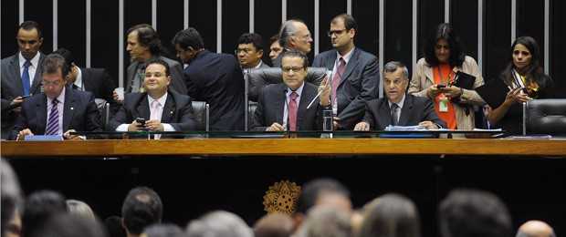 O presidente da Câmara, Henrique Alves, preside sessão de votação no plenário (Foto: JBatista/Câmara)
