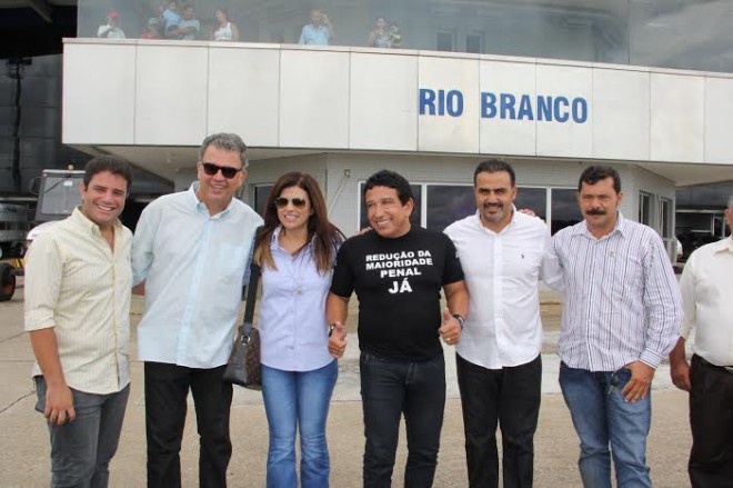 Magno Malta foi recebido no aeroporto de Rio Branco pelo senador Sérgio Petecão e lideranças da oposição/Fotos: Assessoria