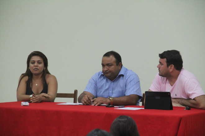 Representante da SUFRAMA na fronteira, a senhora Luciana do Carmo Araújo, esteve presente na reunião - Foto: Alexandre Lima