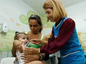 Criança recebe vacina neste sábado (Foto: Altemar Alcântara/Semcom)