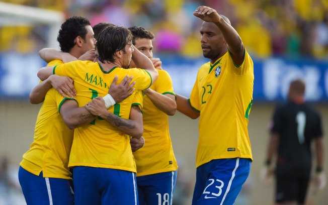 Jogadores da seleção brasileira comemoram um dos quatro gols marcados sobre o Panamá. Foto: Getty Images