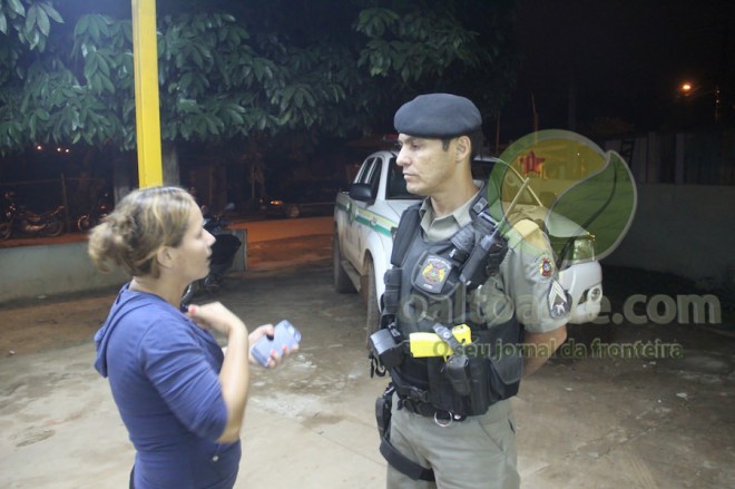     Autoridades foram acionadas e detiveram dois suspeitos que foram levados à delegacia - foto: Alexandre Lima